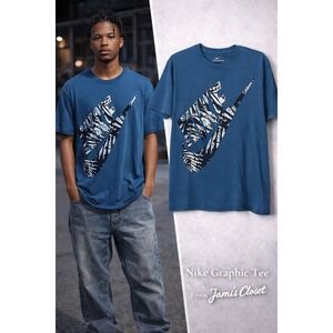 Nike Graphic Logo T-Shirt Men's Large Blue Athletic Cut Swoosh Tee